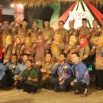 Ratusan masyarakat dari berbagai daerah memadati anjungan Kabupaten Lampung Barat untuk menyaksikan langsung sajian hiburan tradisional hingga produk Usaha Mikro Kecil Menengah (UMKM)