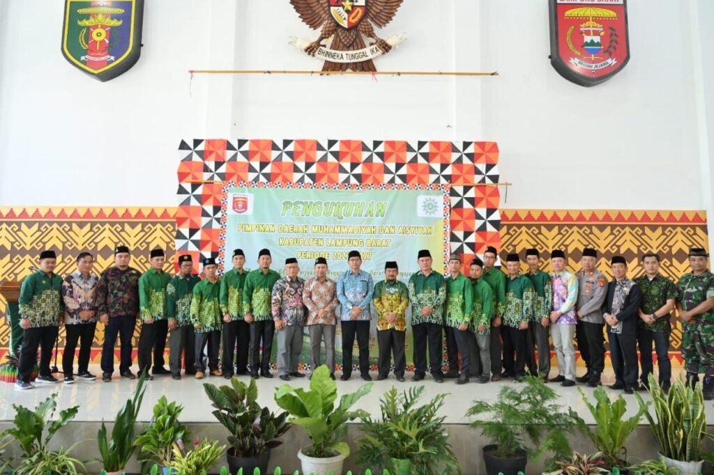 Pimpinan Daerah Muhammadiyah (PDM) dan Pimpinan Daerah Aisyiyah (PDA) Kabupaten Lampung Barat periode 2022-2027 resmi dikukuhkan